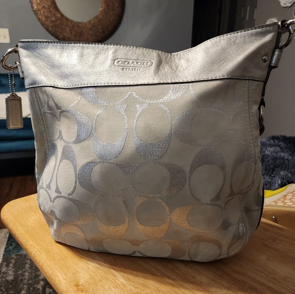 Authentic Silver Coach - Picture 1 of 5